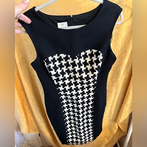 Boutique Black Sleeveless Chevron Dress - Picture 1 of 7